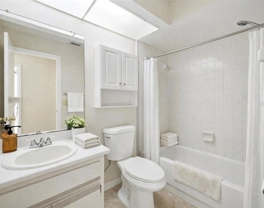1203 Saxony Circle - Photo Thumbnail 5