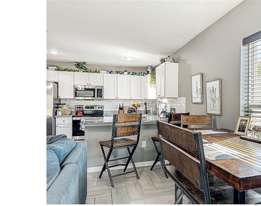 321 21st Street W - Photo Thumbnail 5