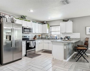 321 21st Street W - Photo Thumbnail 7