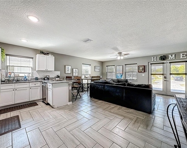 321 21st Street W - Photo Thumbnail 8