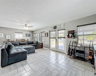 321 21st Street W - Photo Thumbnail 4
