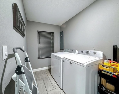 321 21st Street W - Photo Thumbnail 17