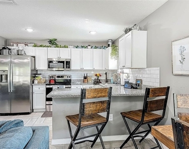 321 21st Street W - Photo Thumbnail 6