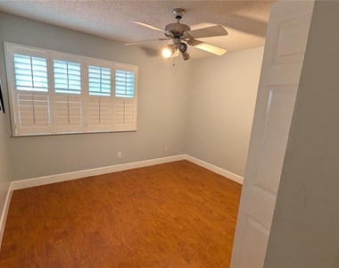 4000 Poinciana Court - Photo Thumbnail 21