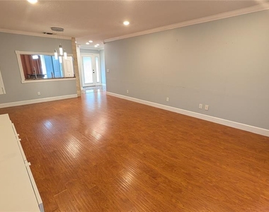 4000 Poinciana Court - Photo Thumbnail 4