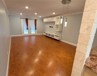 4000 Poinciana Court - Photo Thumbnail 11