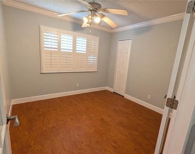 4000 Poinciana Court - Photo Thumbnail 23