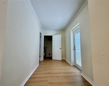 4112 Ohio Avenue - Photo Thumbnail 6