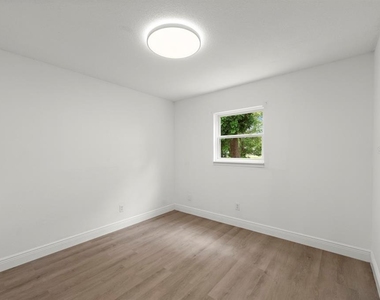 1087 Swan Street - Photo Thumbnail 25