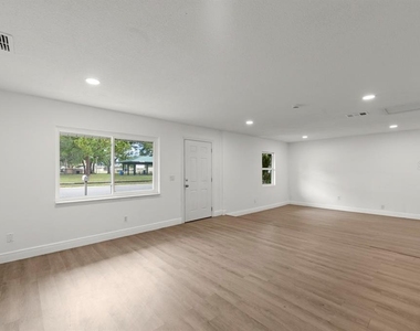 1087 Swan Street - Photo Thumbnail 3