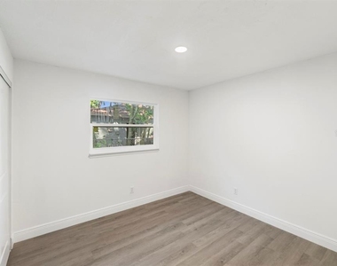 1087 Swan Street - Photo Thumbnail 23