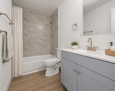 1087 Swan Street - Photo Thumbnail 22
