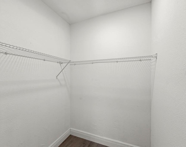 1087 Swan Street - Photo Thumbnail 20