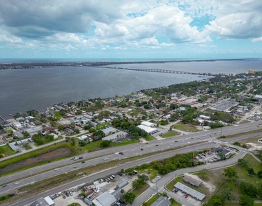 1087 Swan Street - Photo Thumbnail 30