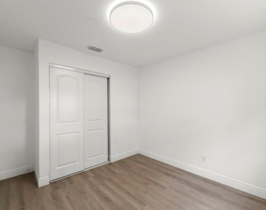 1087 Swan Street - Photo Thumbnail 27