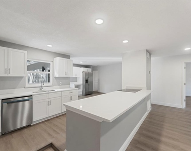 1087 Swan Street - Photo Thumbnail 7