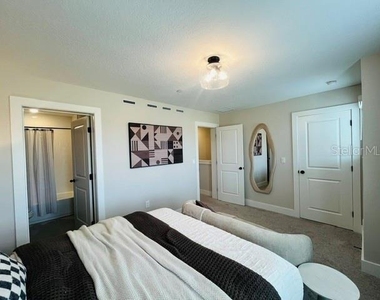 15501 Hamlin Park Drive - Photo Thumbnail 32