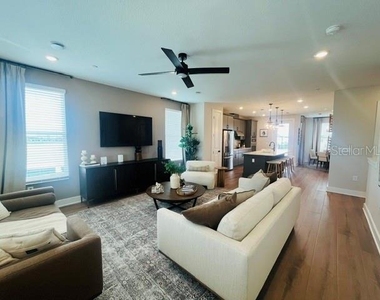 15501 Hamlin Park Drive - Photo Thumbnail 4