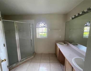569 Pinehurst Cove - Photo Thumbnail 10