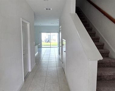 2978 Canary Avenue - Photo Thumbnail 2