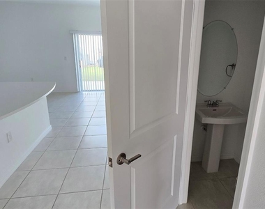 2978 Canary Avenue - Photo Thumbnail 5