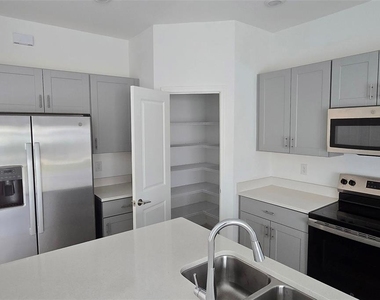 2978 Canary Avenue - Photo Thumbnail 9