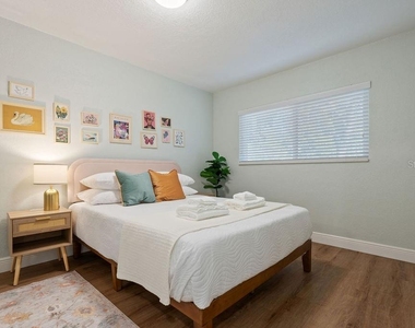 11987 Maple Street - Photo Thumbnail 9