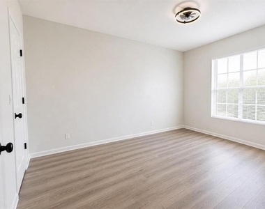 6380 Contessa Drive - Photo Thumbnail 7
