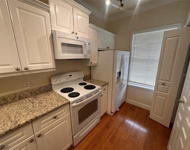 709 Bloom Street - Photo Thumbnail 6