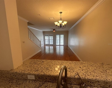 709 Bloom Street - Photo Thumbnail 8
