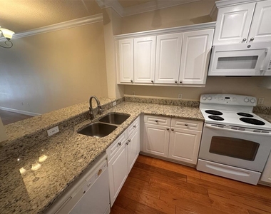 709 Bloom Street - Photo Thumbnail 5