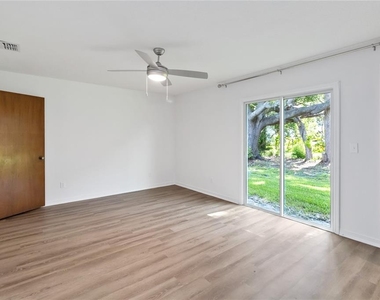 225 Montana Avenue - Photo Thumbnail 7