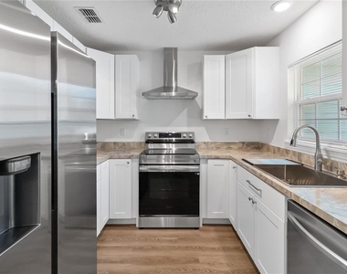 225 Montana Avenue - Photo Thumbnail 8