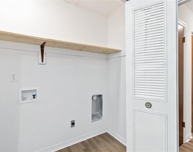 225 Montana Avenue - Photo Thumbnail 11