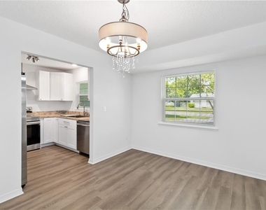 225 Montana Avenue - Photo Thumbnail 4