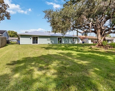 225 Montana Avenue - Photo Thumbnail 14