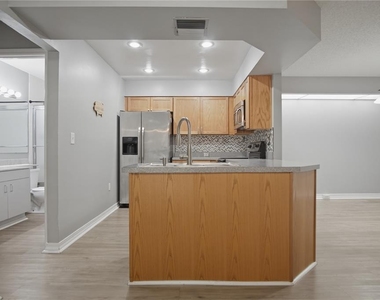 157 Coventry Circle - Photo Thumbnail 11
