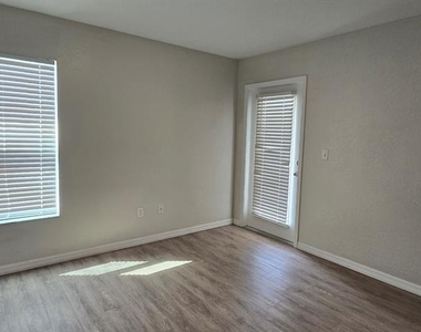 44 Walnut Road - Photo Thumbnail 8