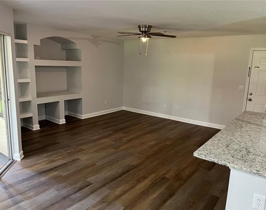 7200 Westpointe Boulevard - Photo Thumbnail 1