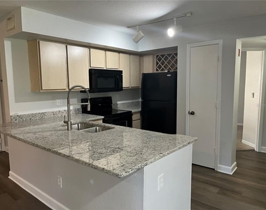 7200 Westpointe Boulevard - Photo Thumbnail 8