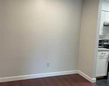 216 Afton Square - Photo Thumbnail 13