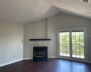 216 Afton Square - Photo Thumbnail 4