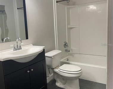 216 Afton Square - Photo Thumbnail 6