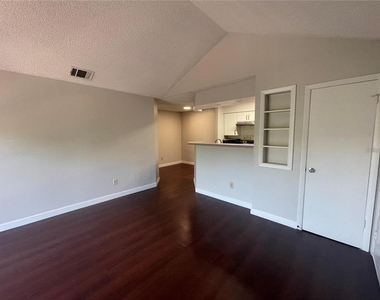 216 Afton Square - Photo Thumbnail 12