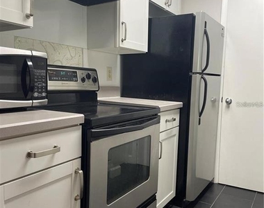 216 Afton Square - Photo Thumbnail 11
