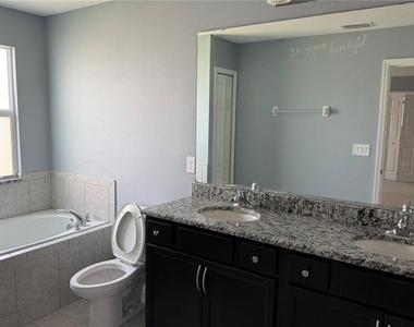 16924 Champlain Street - Photo Thumbnail 27