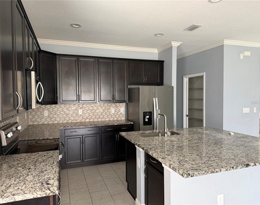16924 Champlain Street - Photo Thumbnail 24