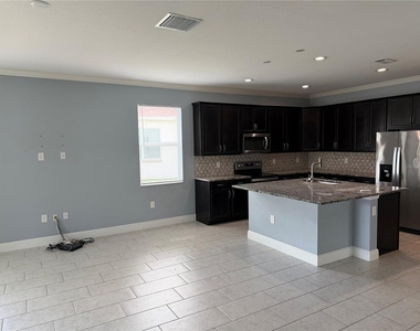 16924 Champlain Street - Photo Thumbnail 11