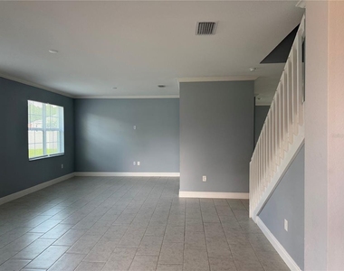 16924 Champlain Street - Photo Thumbnail 6