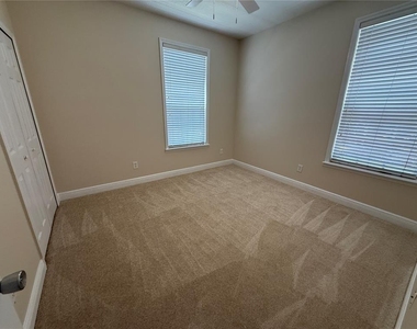 2618 E Central Boulevard - Photo Thumbnail 11